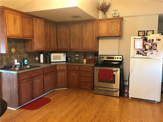 2nd image of 1011 Decker Rd