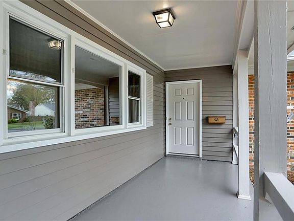 3rd image of 815 Jouett Dr