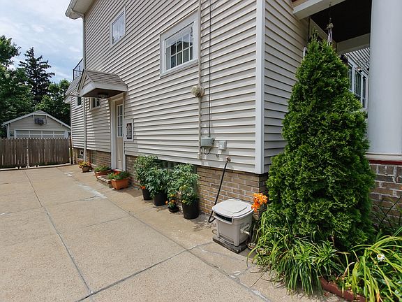 2nd image of 3656 Rockport Ave