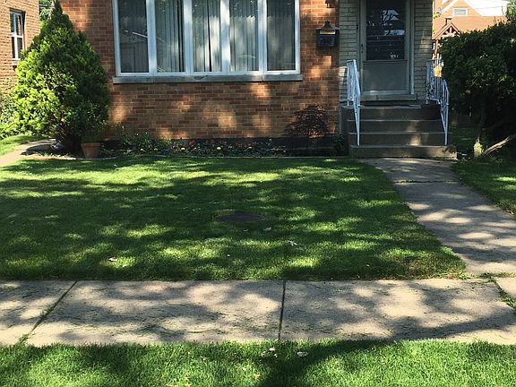 3rd image of 8213 N Oriole Ave