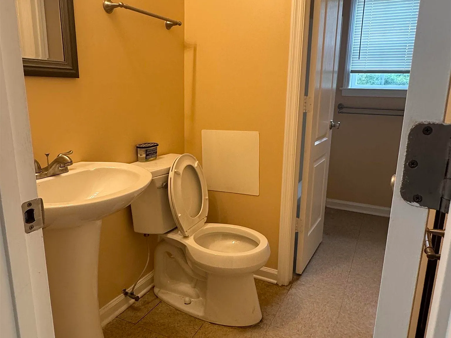 3 bed, 1.5 bath, 955 sqft, $1,195 — Photo 4