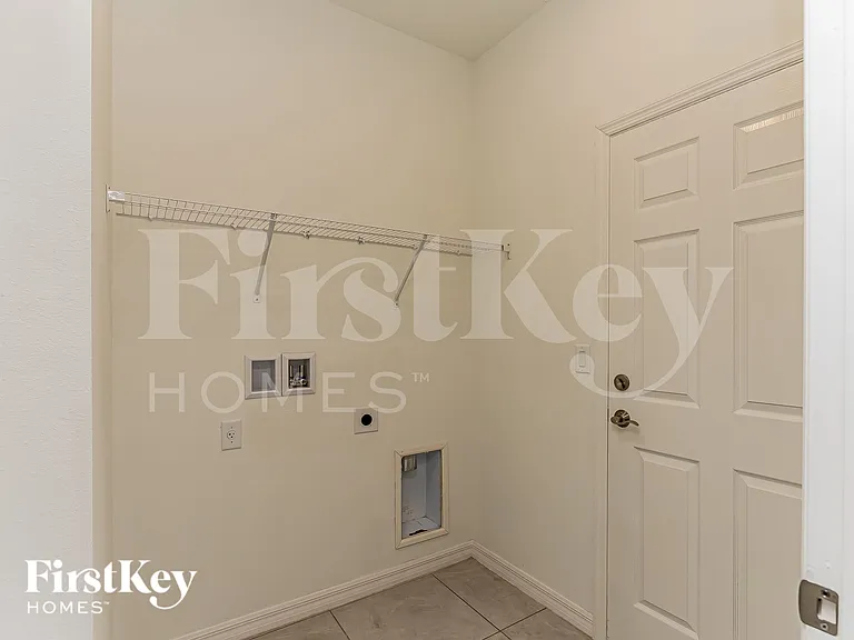 348 Corbel Ln — Photo 14