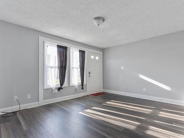 4711 Navarro Ave — Photo 24