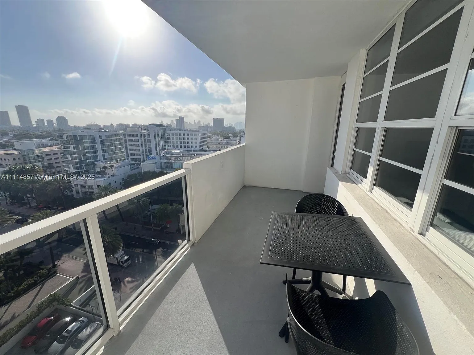 The Decoplage Condo — Photo 2