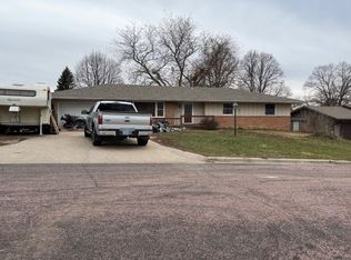 903 W 12th St, Yankton, SD 57078