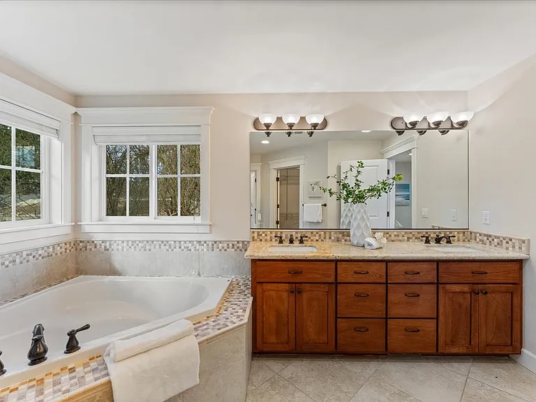 8718 NE 134th St — Photo 35