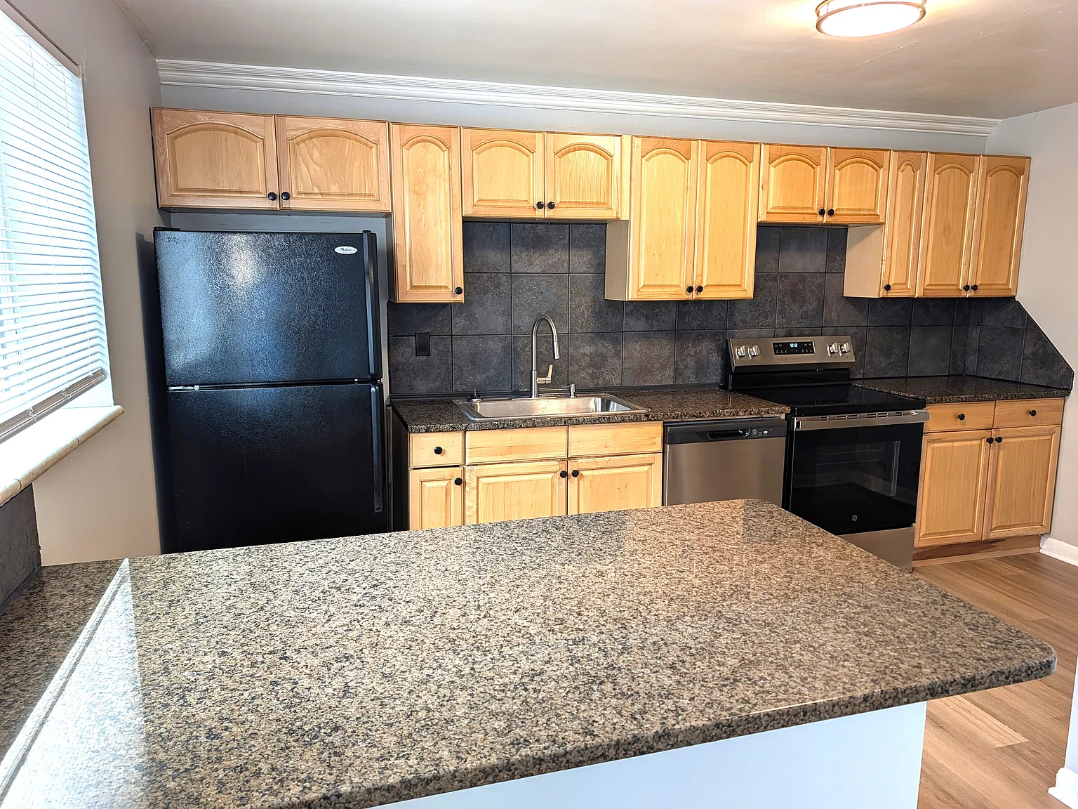 2 bed, 900 sqft, $1,440 — Photo 3