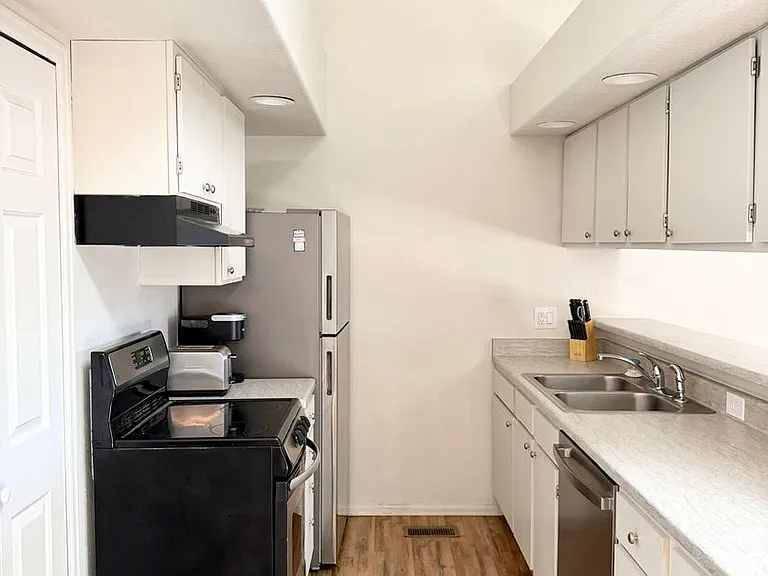28 Pineridge Ct — Photo 6