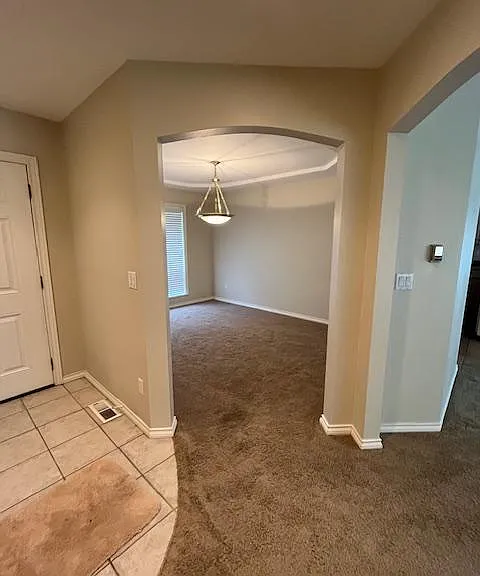 930 Robins Pl — Photo 6
