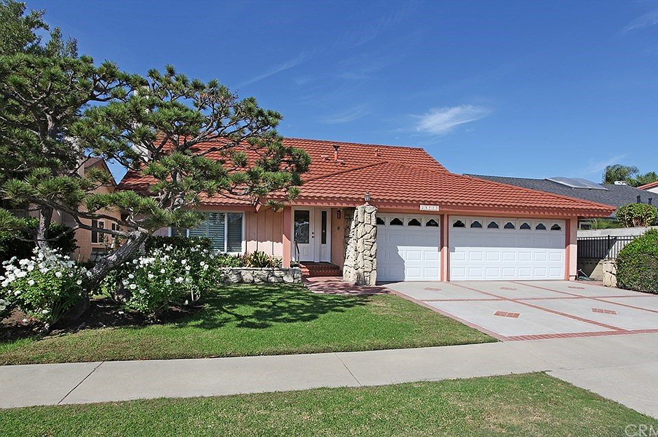 1st image of 23773 Pasatiempo Ln