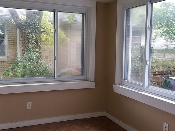 5th image of 1709 College St