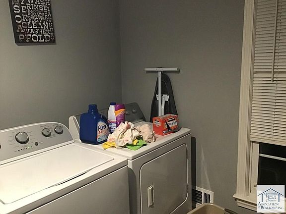 4th image of 51 Roundview Dr