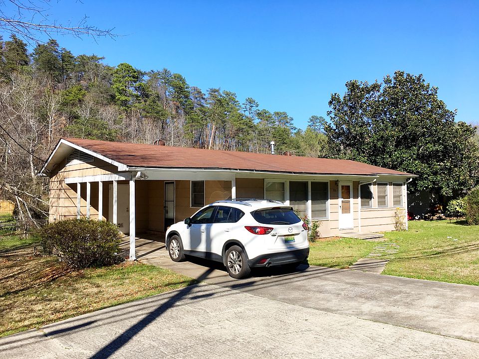 Front with carport