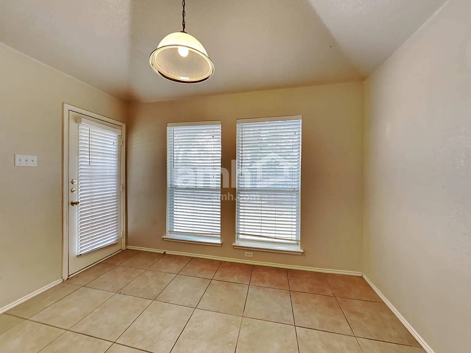 4 bed, 2.0 bath, 1765 sqft, $2,430 — Photo 4