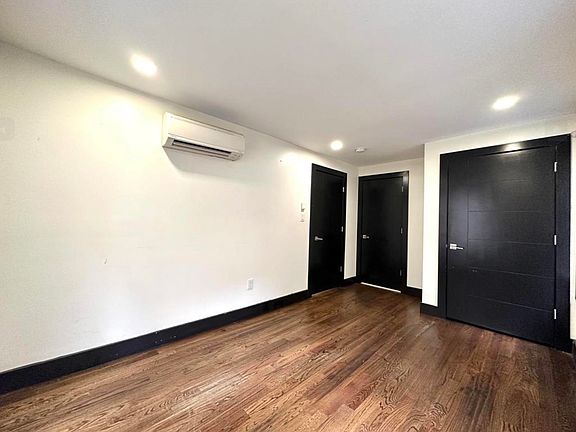 3rd image of 75 Vroom St #2