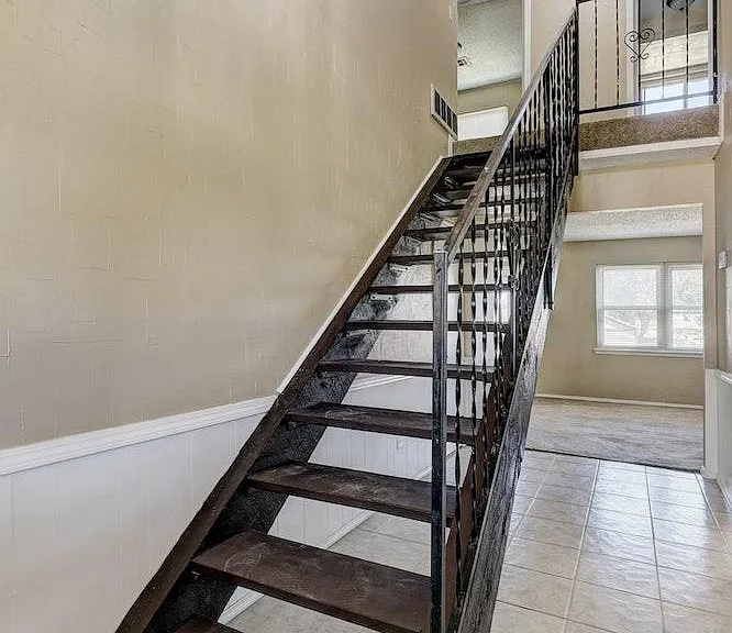 316 S Morgan Dr — Photo 2