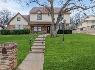 1224 Greenwood Dr, Hurst, TX 76053