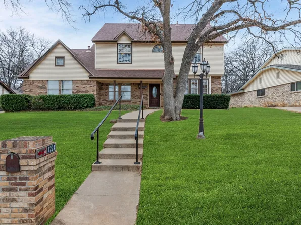 1224 Greenwood Dr, Hurst, TX 76053