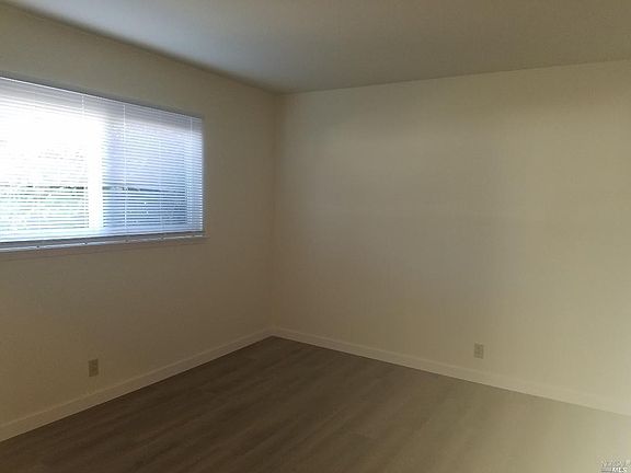 3rd image of 136 Mesa Verde Dr
