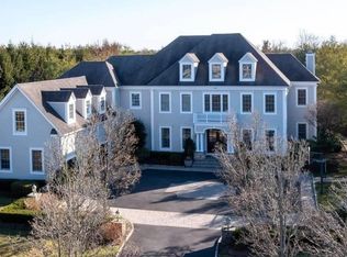 6 Legends Cir, Melville, NY 11747