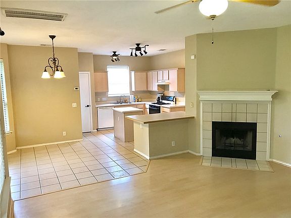 4th image of 8416 Hillrock Dr