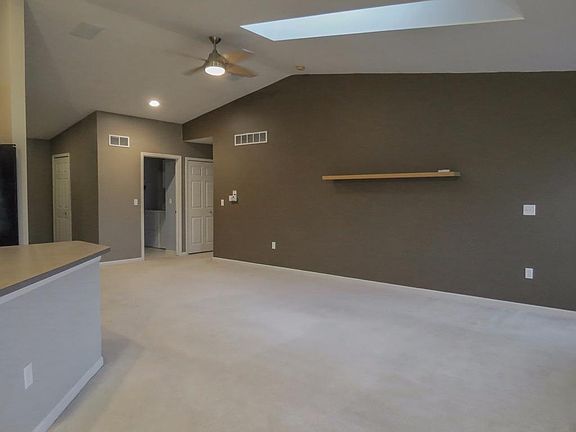 4th image of 7055 Poplar Dr