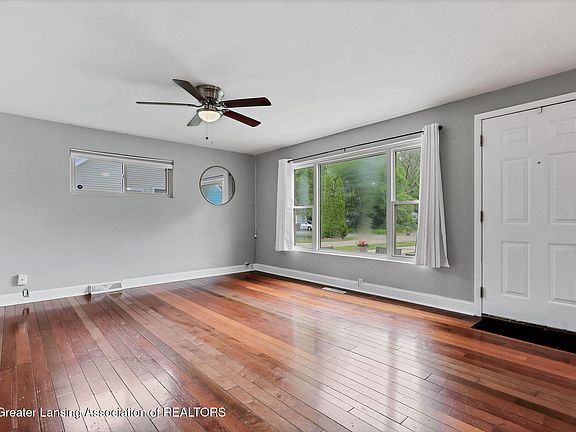 4th image of 3007 Sheffer Ave