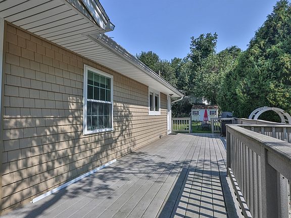 3rd image of 108 Lakeshore Dr