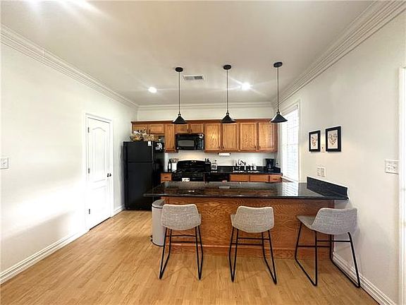 3rd image of 502 Polk St