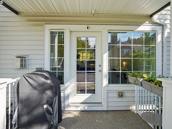 4th image of 15365 SW Mallard Dr Suite 104