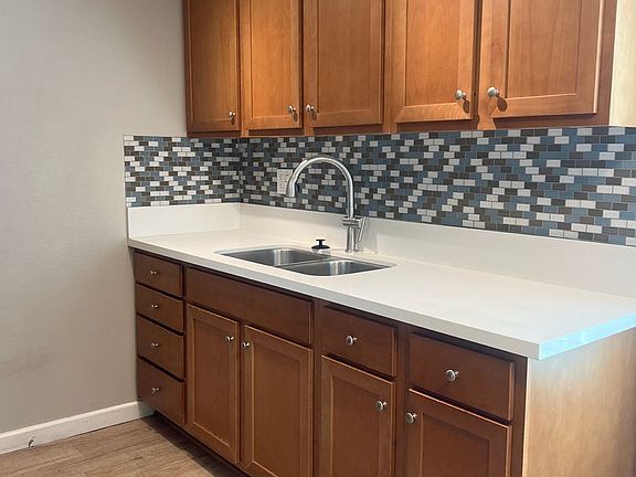 5th image of 4546 Illinois St #1