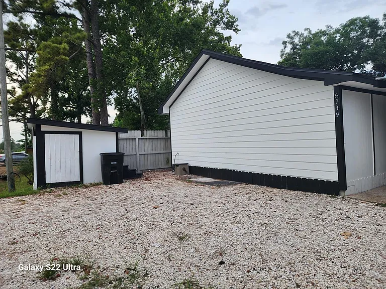 6239 Carver Rd — Photo 3