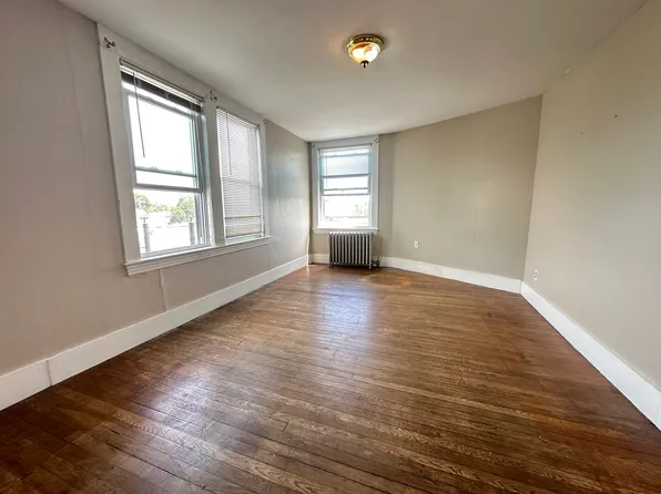 61 Hanson St, Rochester, NH