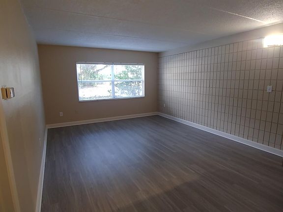 4th image of 302 N Hubert Ave APT 103