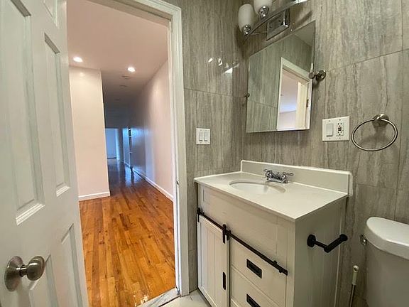 2nd image of 486 Dekalb Ave APT 1