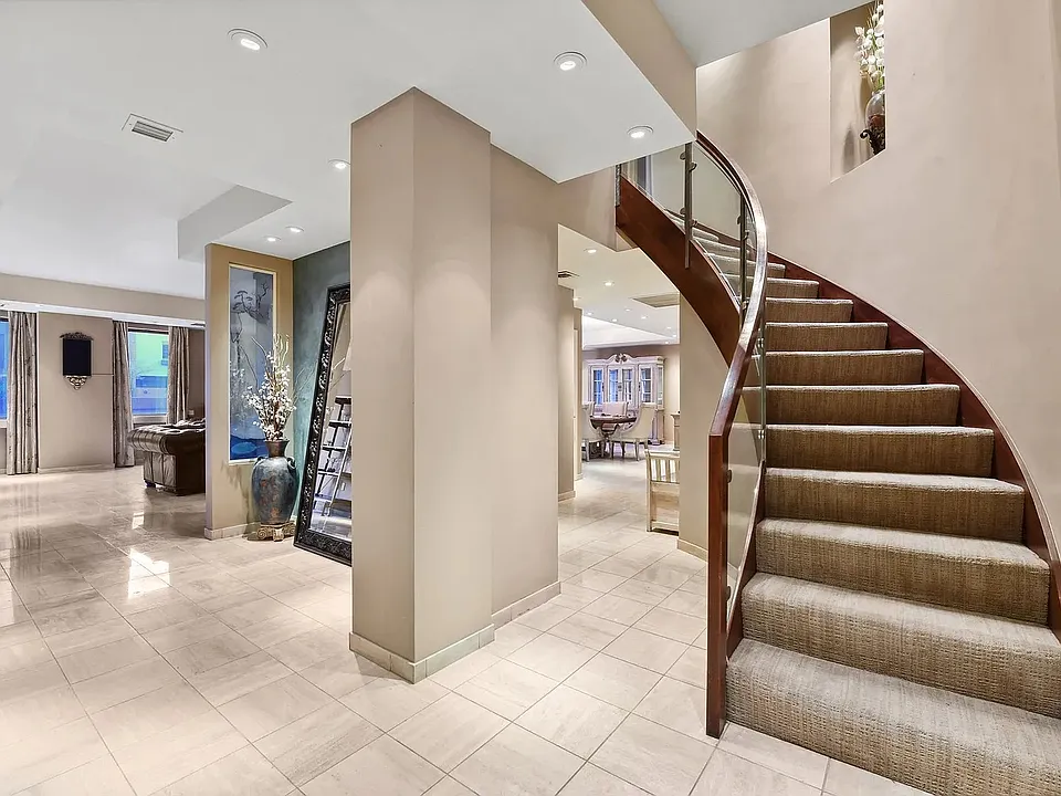 1512 Larimer St #304