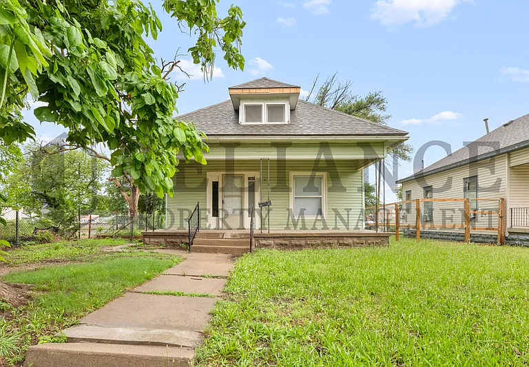 1405 S Ida St — Photo 1