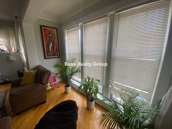 3rd image of 6978 N Greenview Ave APT 2