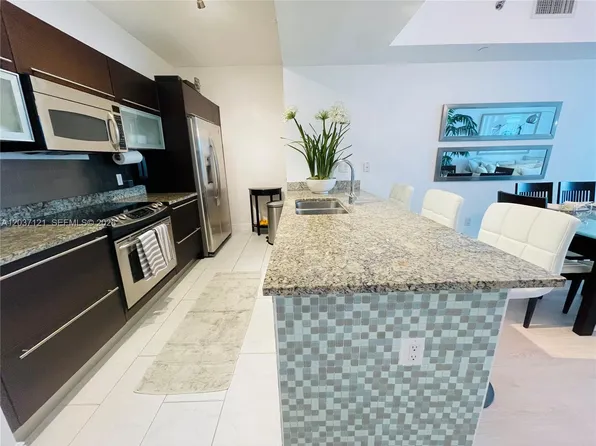 950 Brickell Bay Dr, Miami, FL