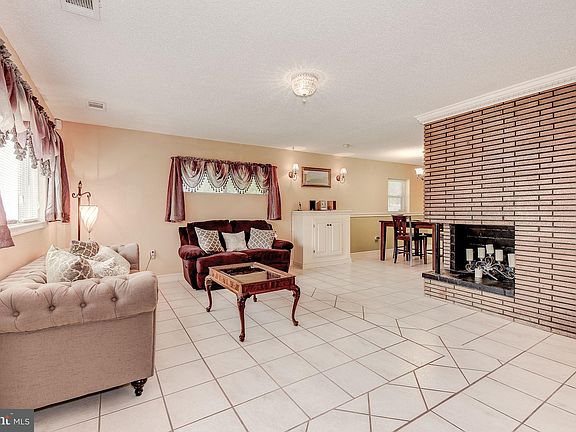 4th image of 8104 Vineyard Dr