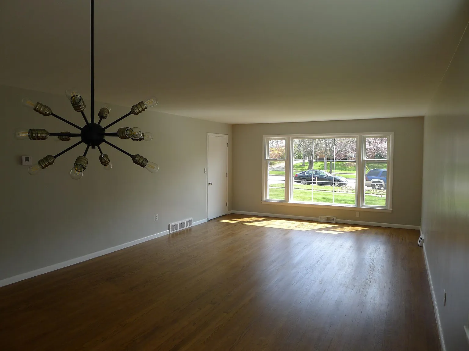 3006 Warrensville Center Rd — Photo 4