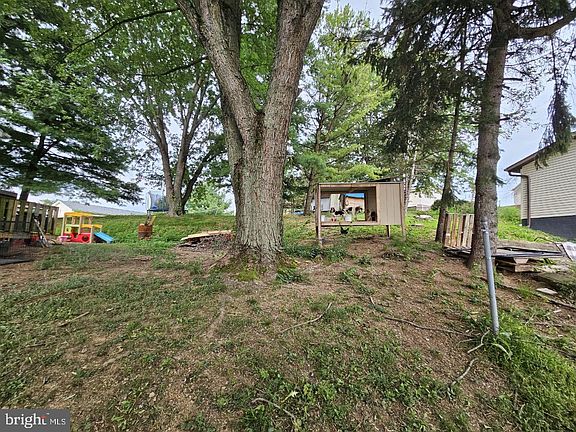 4th image of 105 Pine Knoll Rd