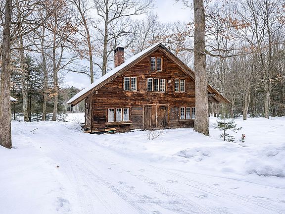 2nd image of 45 Hoppen Rd