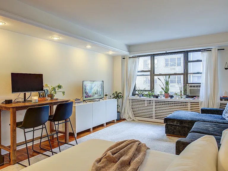 135 E 54th St #6C — Photo 1