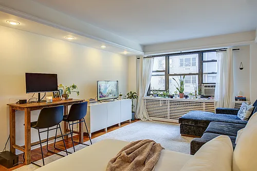 135 E 54th St #6C Photo 1