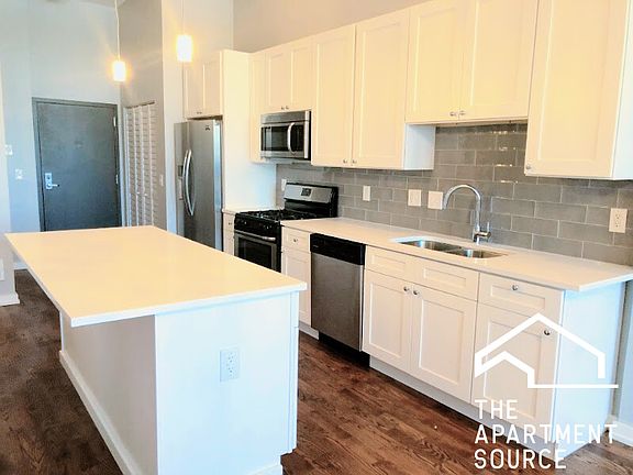 4th image of 7064 N Clark St #202