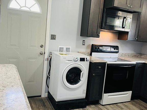 5th image of 8509 W Smith St