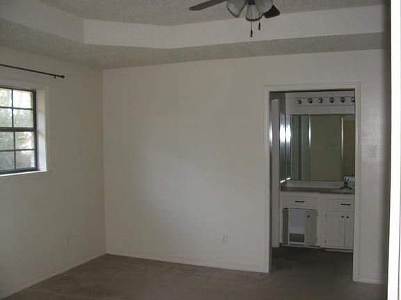 4th image of 813 Royal Oak Ln