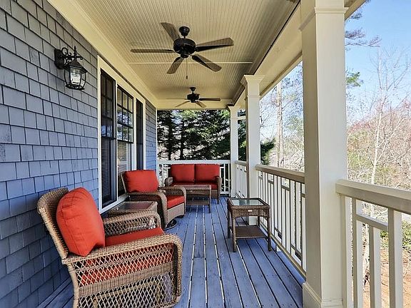 4th image of 70 Waterfront Park Ct