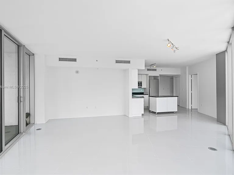 92 SW 3rd St #1 — Photo 11